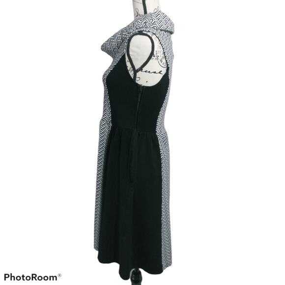 Modcloth Standing at the Edgy Jersey Dress M - Picture 4 of 8